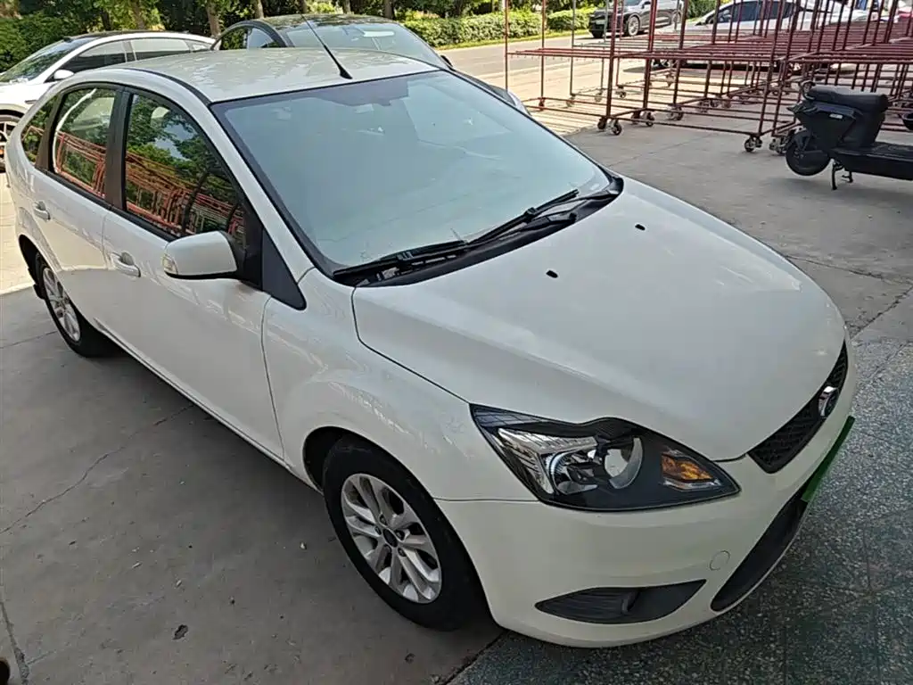 Ford Focus 2014 — фото 4
