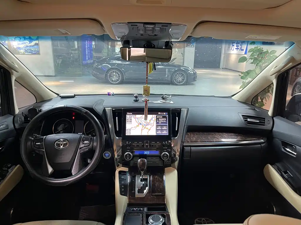 Toyota Alphard 2022 — фото 9