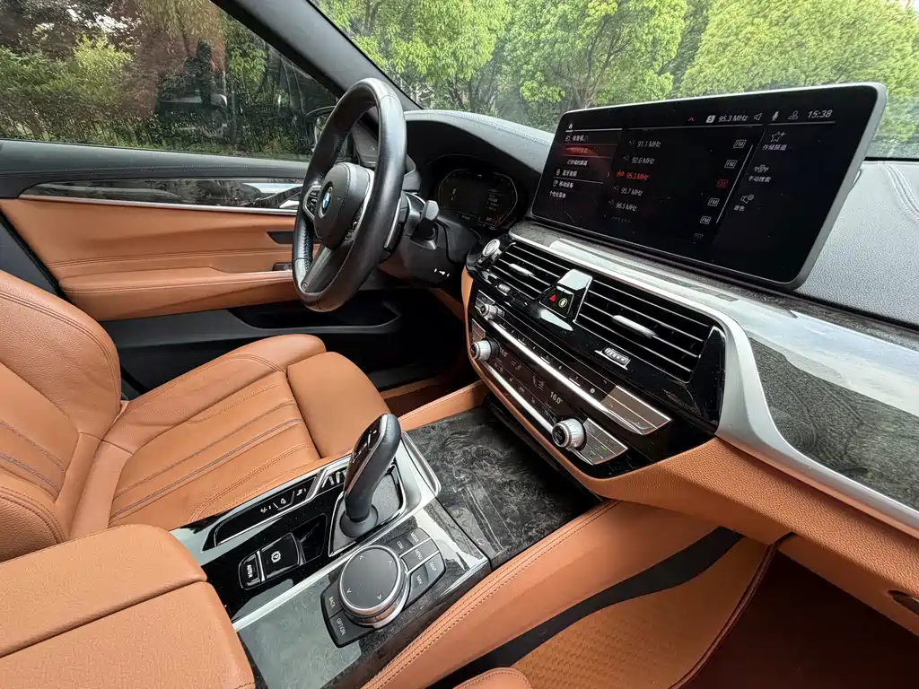 BMW 6 Series GT 2022 — фото 17