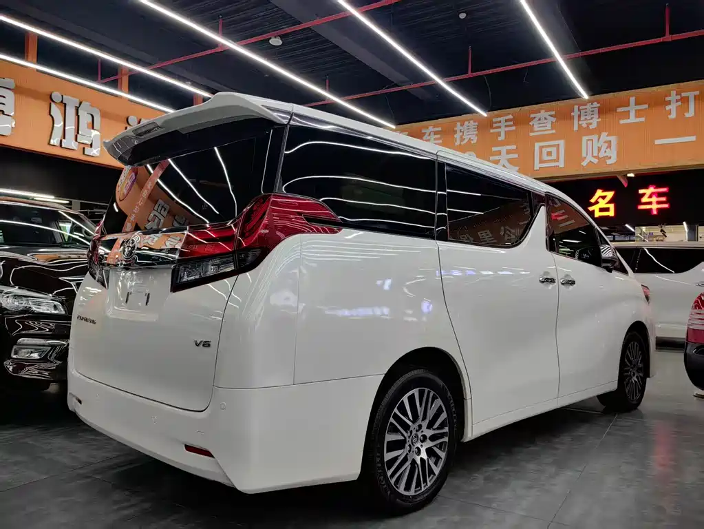Toyota Alphard 2018 — фото 16