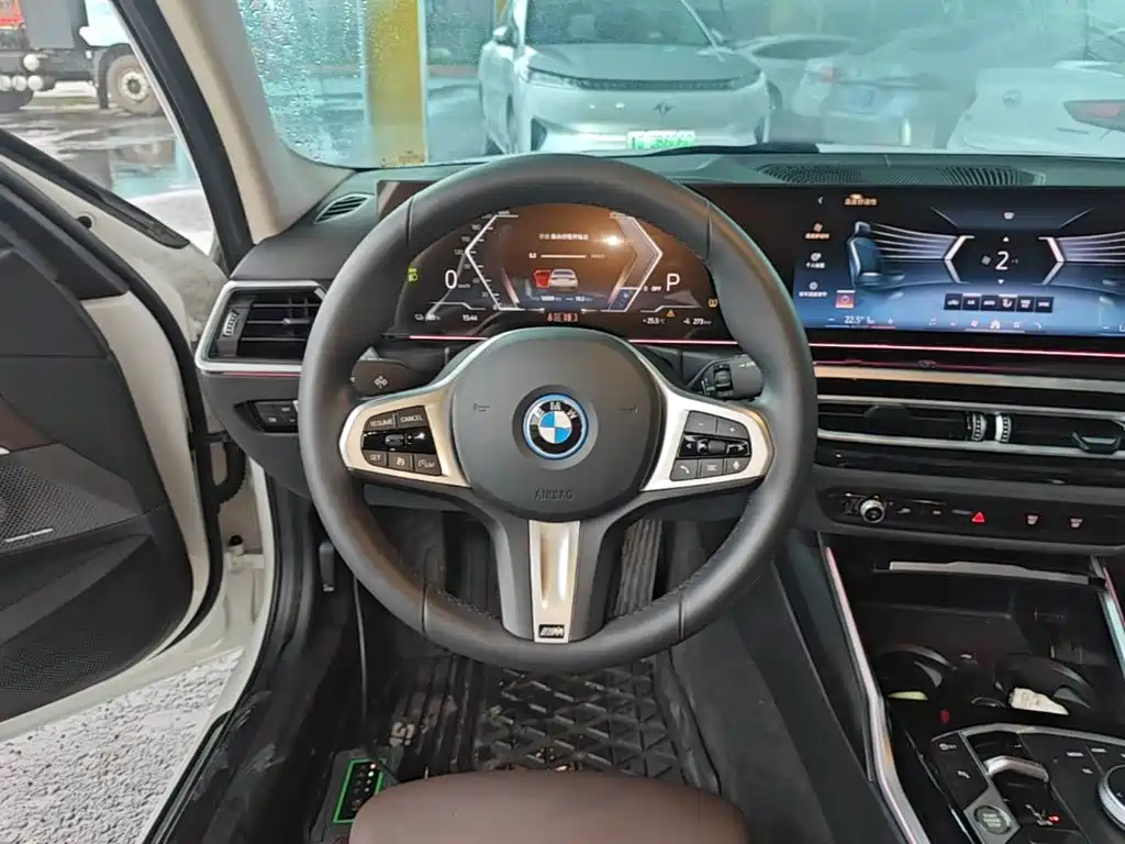 BMW i3 2024 — фото 11