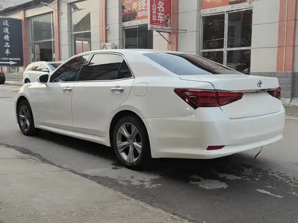Toyota Crown 2015
