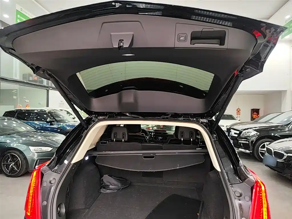 Cadillac XT5 2017 — фото 19