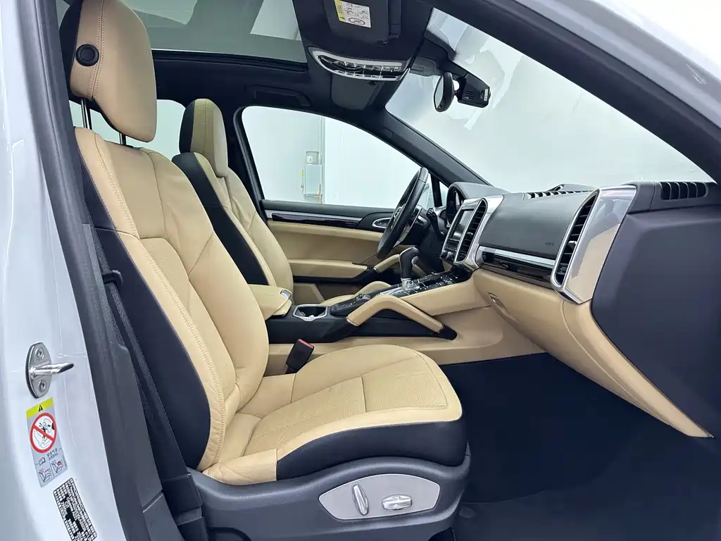 Porsche Cayenne 2016 — фото 13