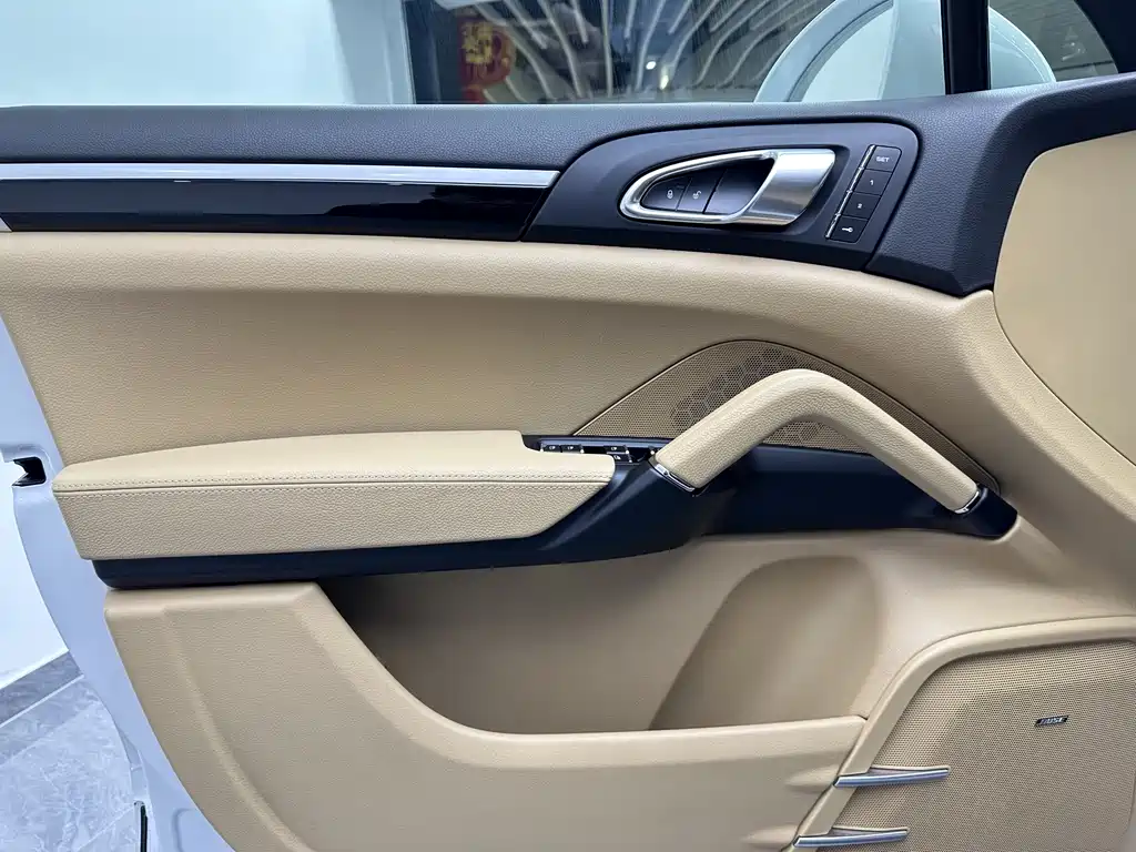 Porsche Cayenne 2016 — фото 16