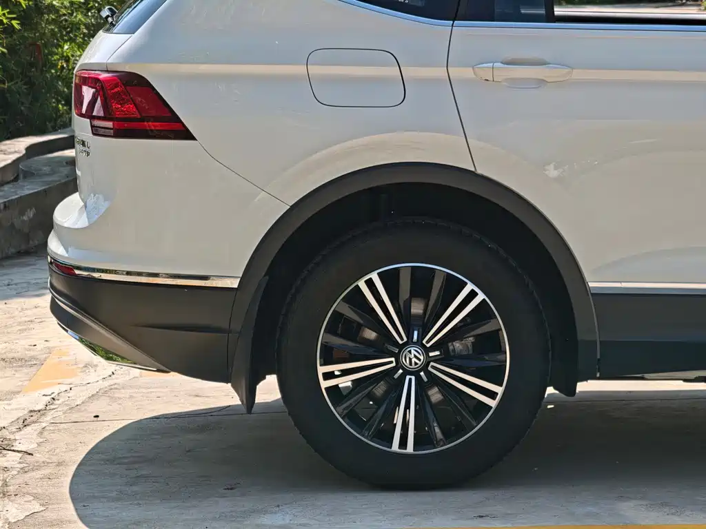 Volkswagen Tiguan L 2017 — фото 5