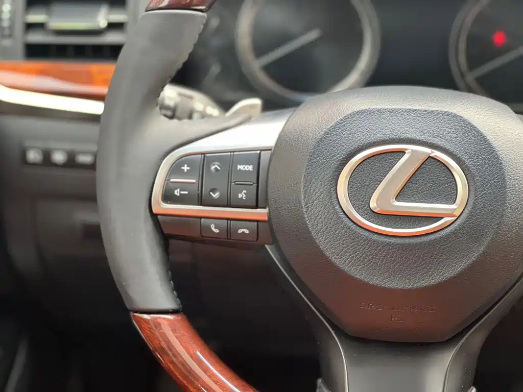 Lexus LX 2018 — фото 9