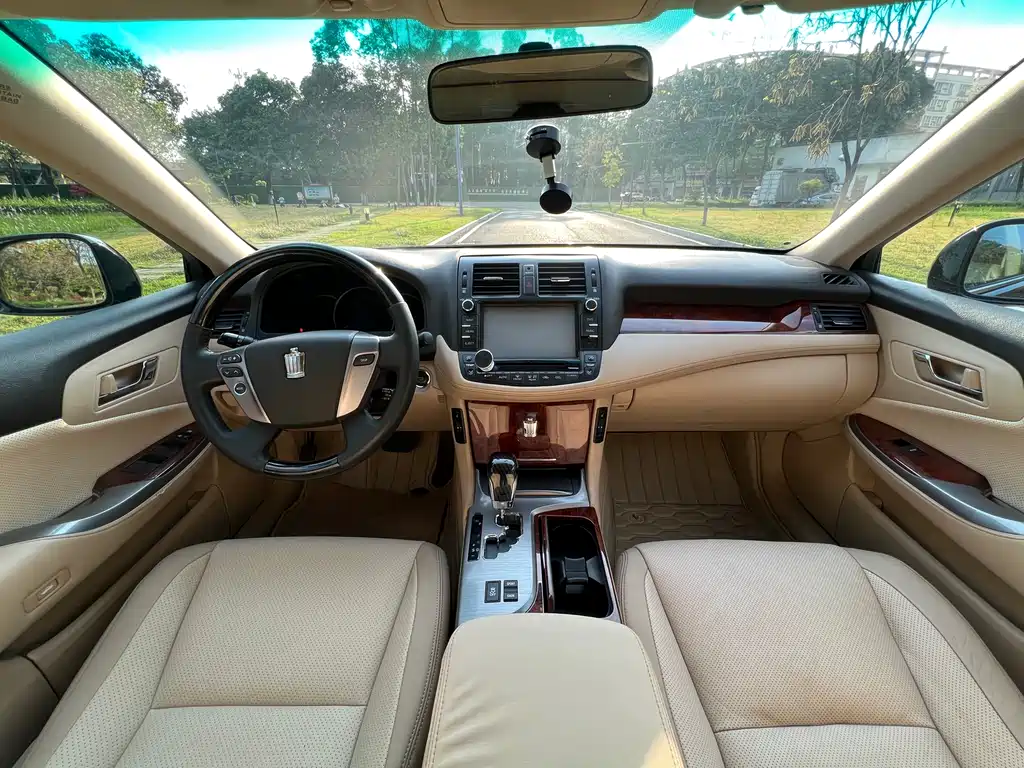 Toyota Crown 2014 — фото 12
