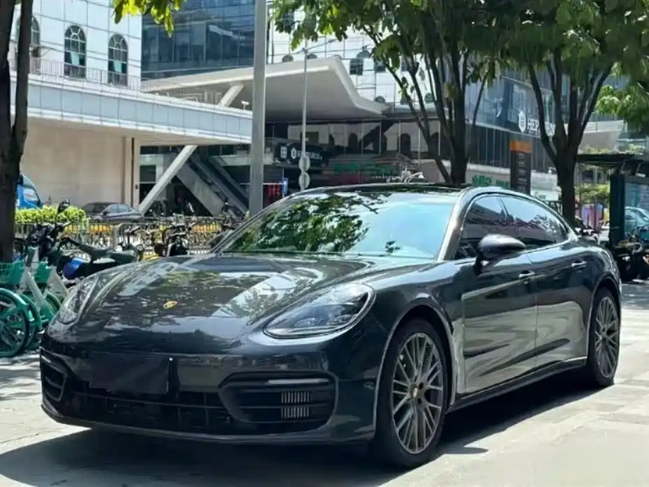 Porsche Panamera 2023 — фото 1