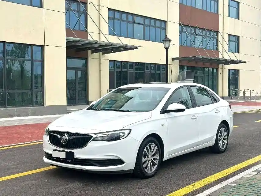 Buick Excelle 2018 — фото 1