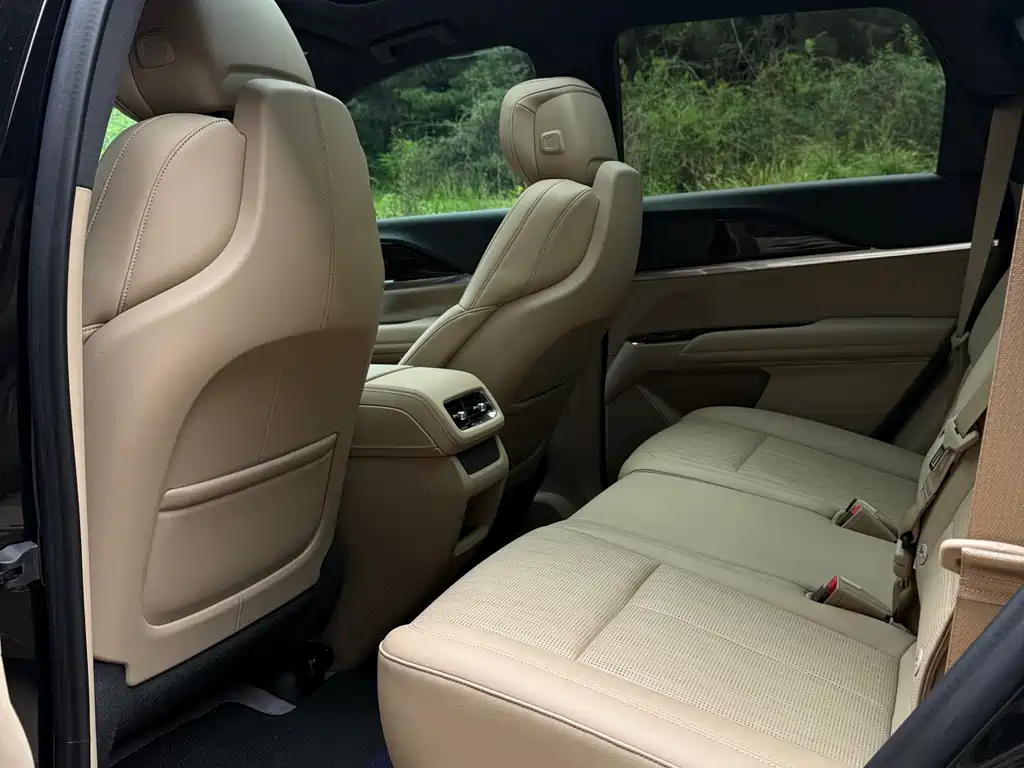 Cadillac XT5 2025 — фото 10