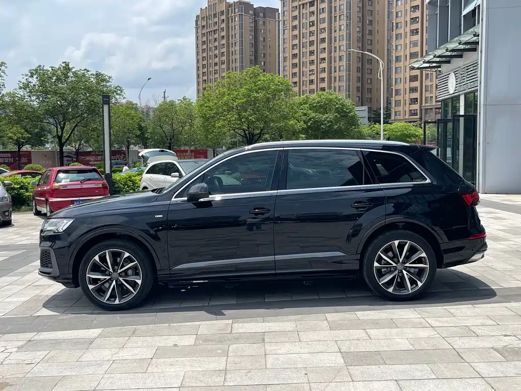 Audi Q7 2020 — фото 21