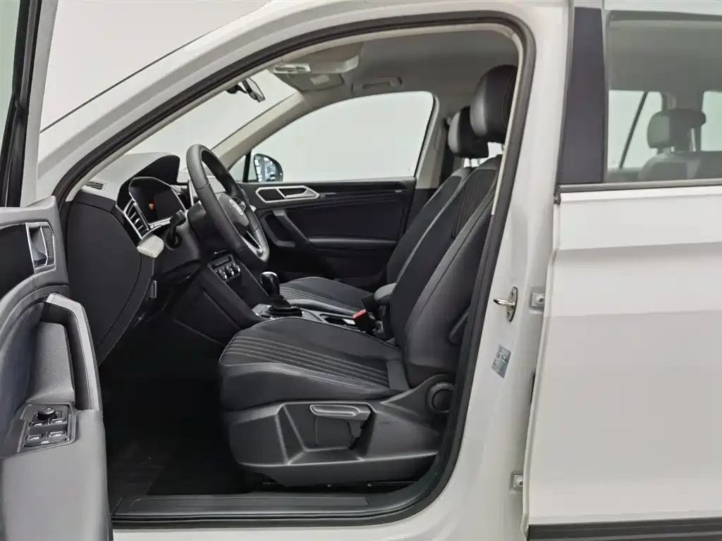 Volkswagen Tiguan L 2023 — фото 10