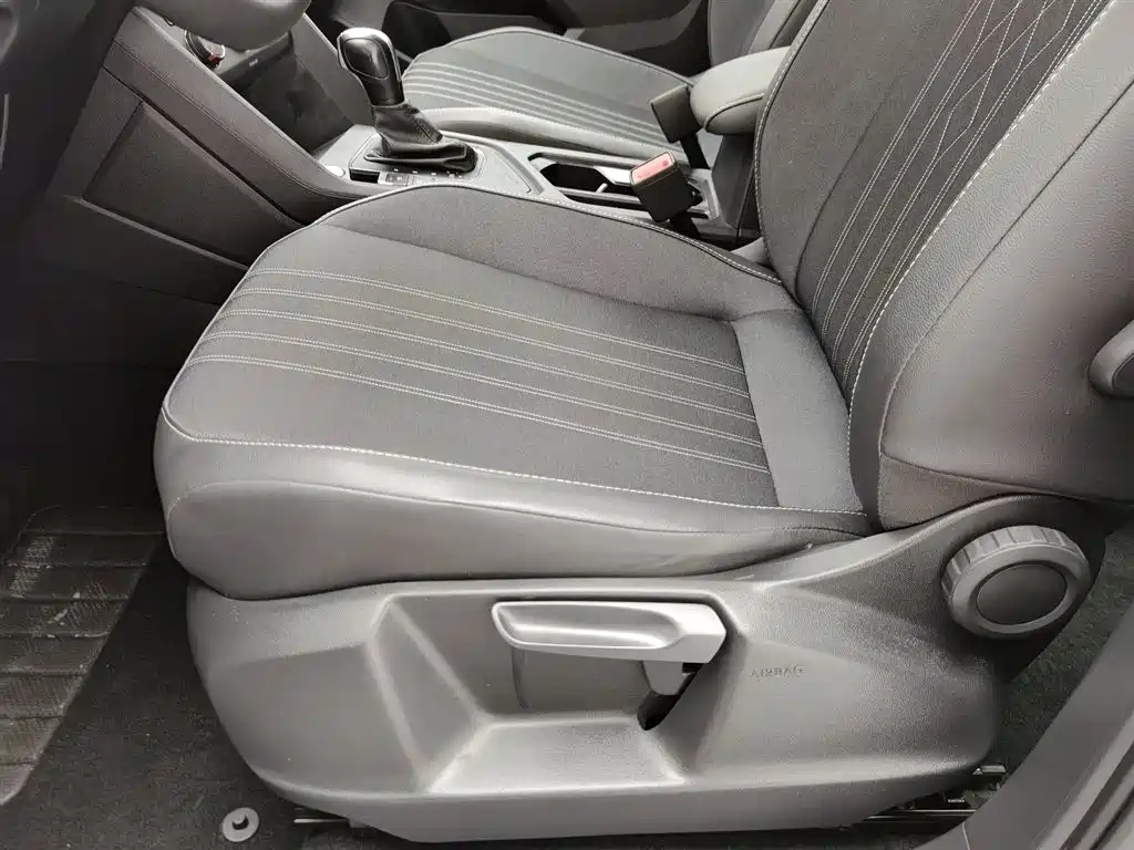 Volkswagen Tiguan L 2023 — фото 20