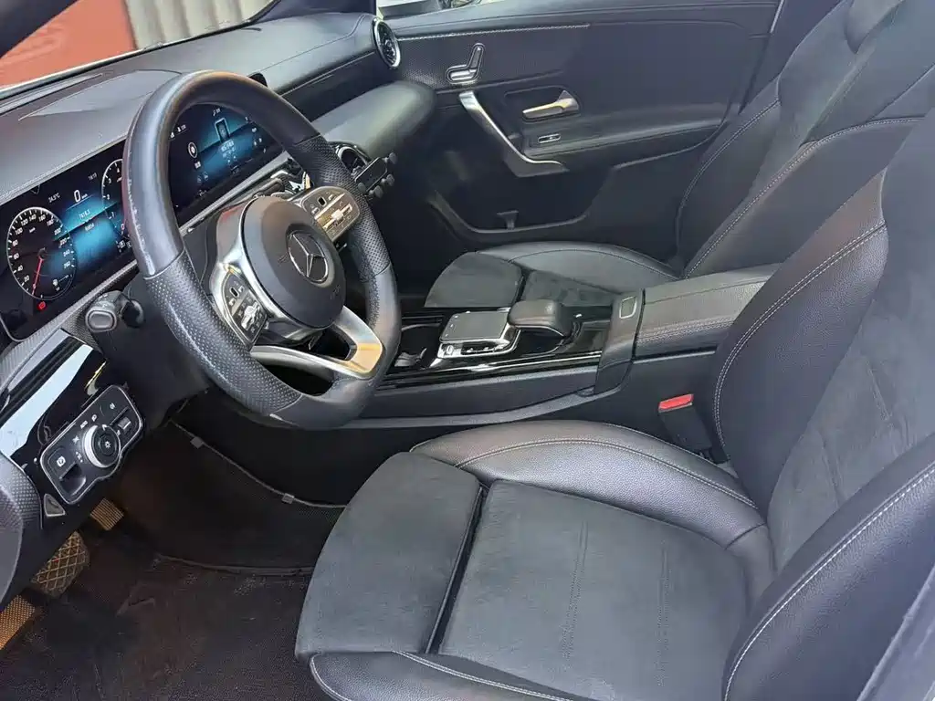 Mercedes-Benz A-Class 2019 — фото 12