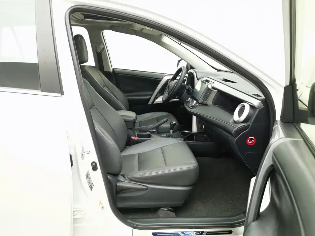 Toyota RAV4 2017 — фото 23