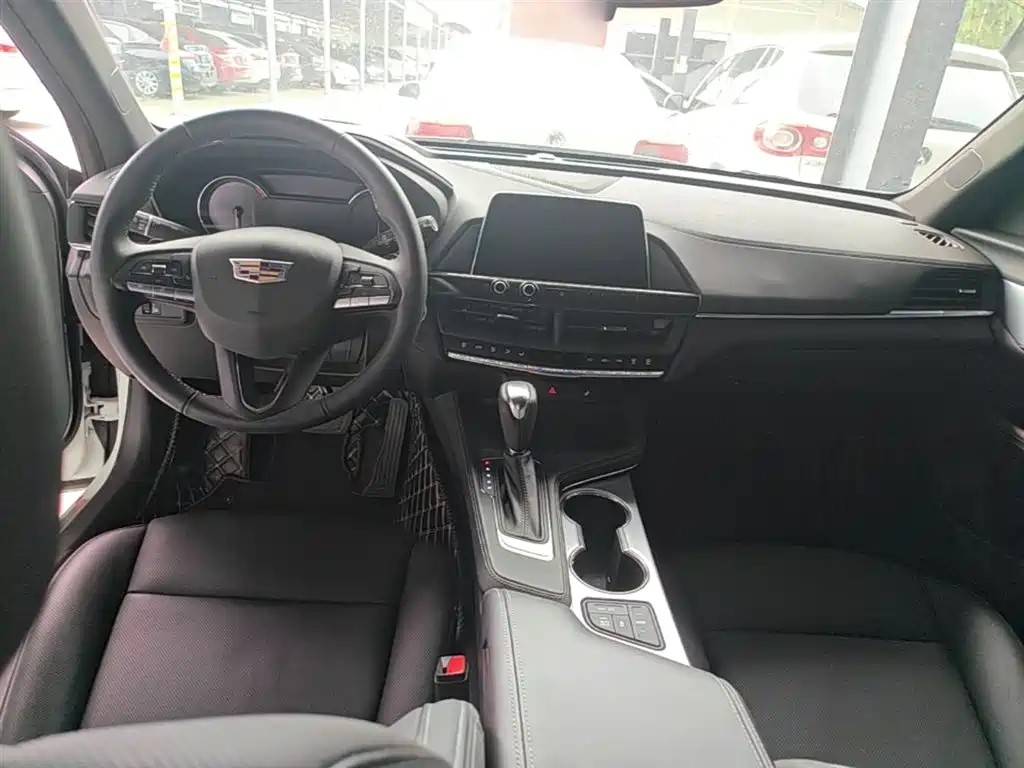 Cadillac CT4 2023 — фото 10