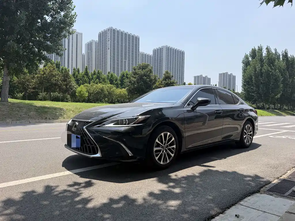 Lexus ES 2024