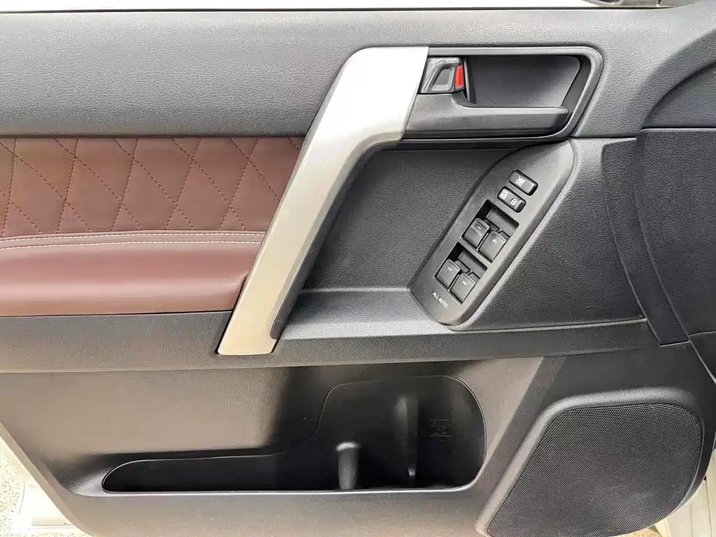 Toyota Prado 2020 — фото 11