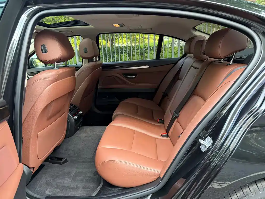 BMW 5 Series 2015 — фото 12