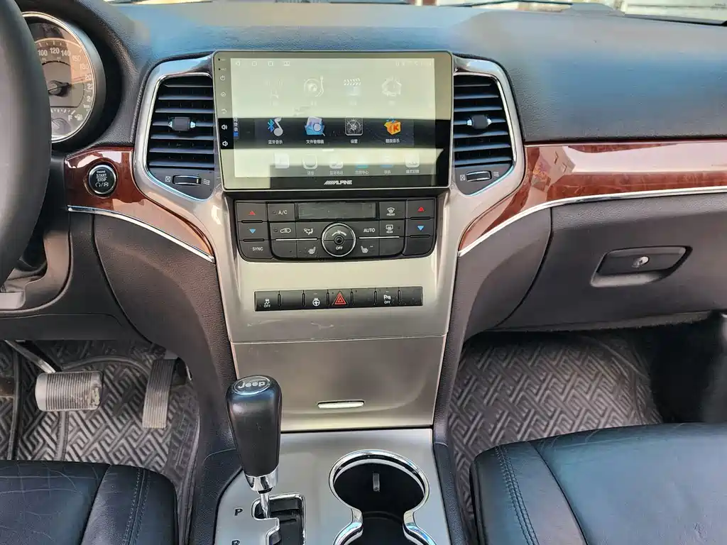 Jeep Grand Cherokee 2013 — фото 17