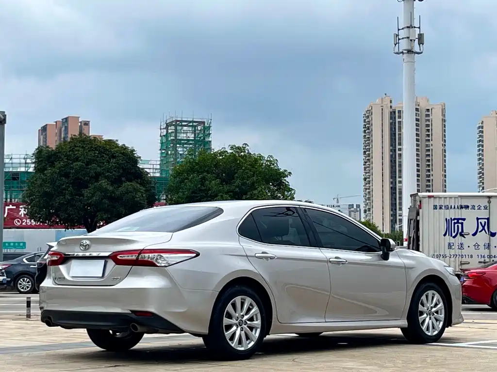 Toyota Camry 2019 — фото 7