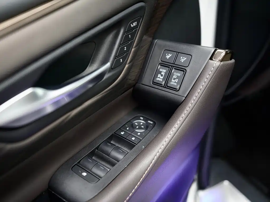 Toyota Alphard 2024 — фото 13
