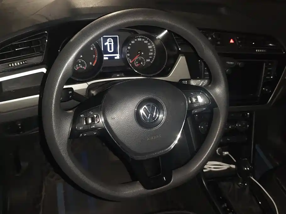 Volkswagen Touran 2018 — фото 15