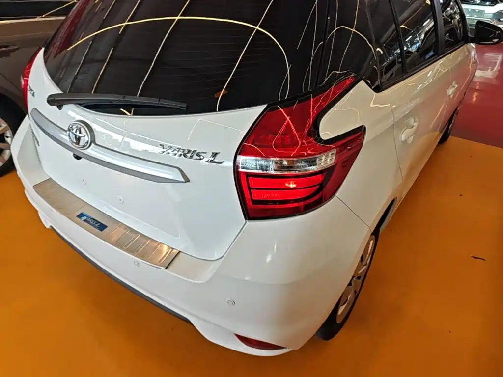 Toyota Yaris L 2021 — фото 8