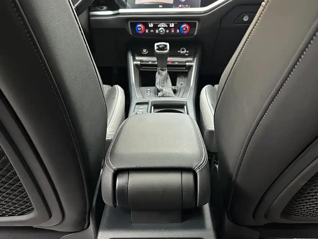 Audi Q3 2021 — фото 11