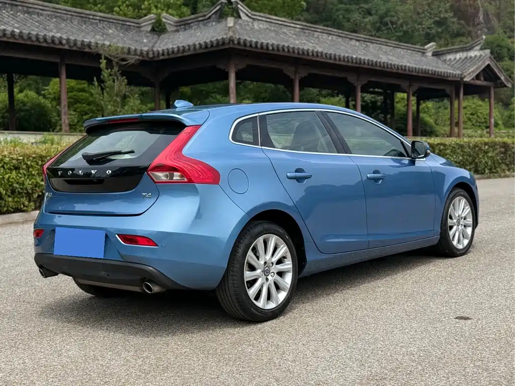Volvo V40 2015 — фото 6