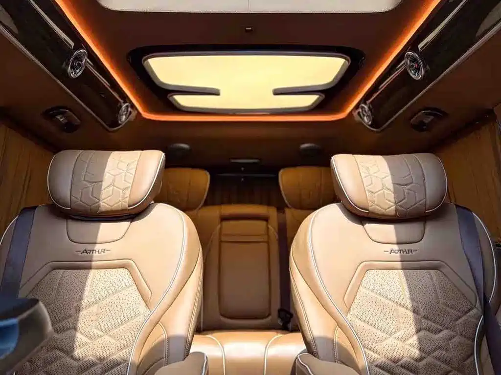 Mercedes-Benz V-Class 2023 — фото 15