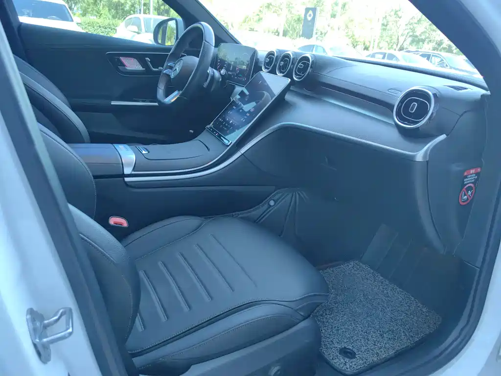 Mercedes-Benz C-Class 2023 — фото 11