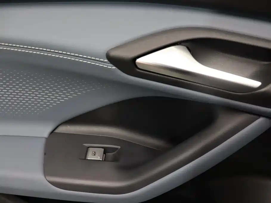 Audi Q6L e-tron 2025 — фото 18