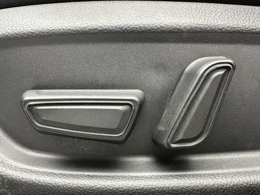 Toyota Corolla 2023 — фото 12