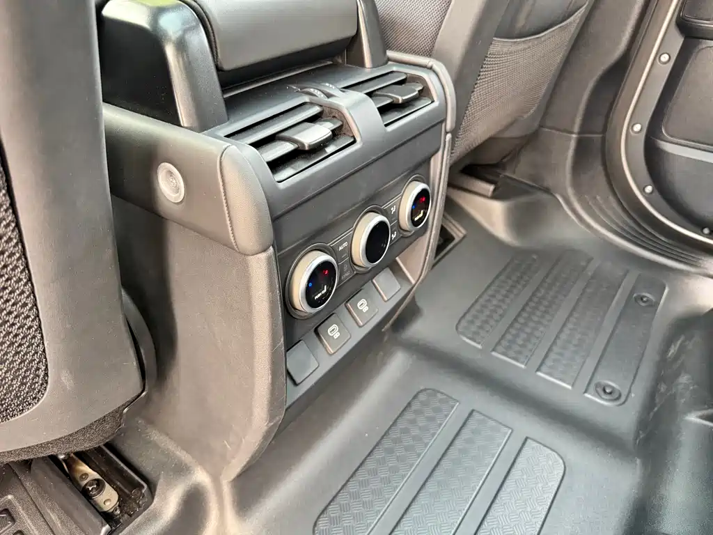 Land Rover Defender 2025 — фото 19