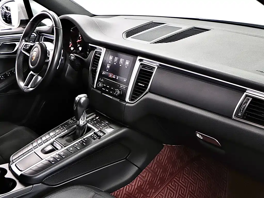 Porsche Macan 2017 — фото 15