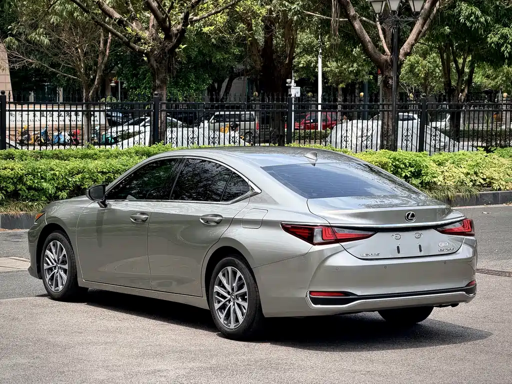 Lexus ES 2024 — фото 15
