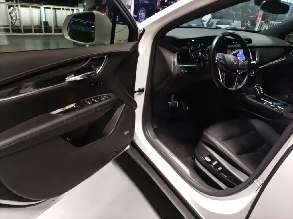 Cadillac XT5 2023 — фото 16