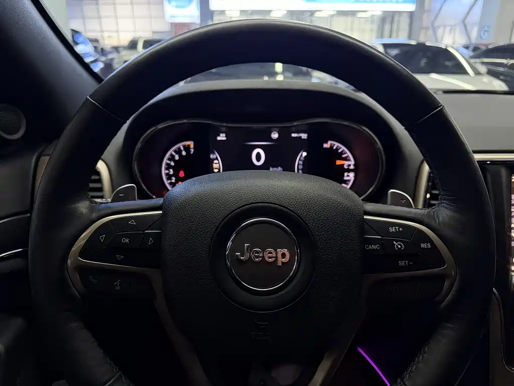 Jeep Grand Cherokee 2015 — фото 8