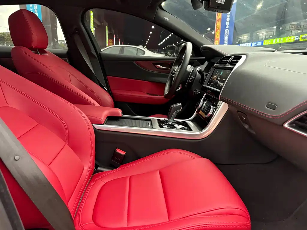 Jaguar XEL 2023 — фото 13