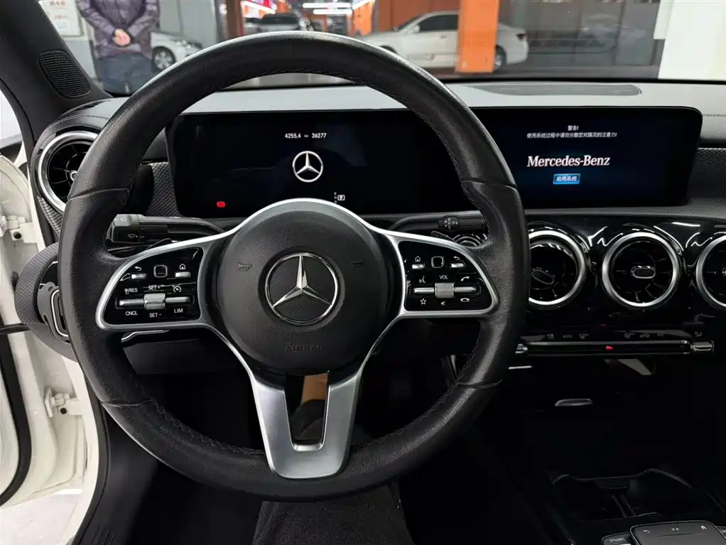 Mercedes-Benz A-Class 2022 — фото 9