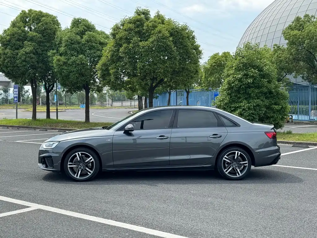 Audi A4L 2022 — фото 3