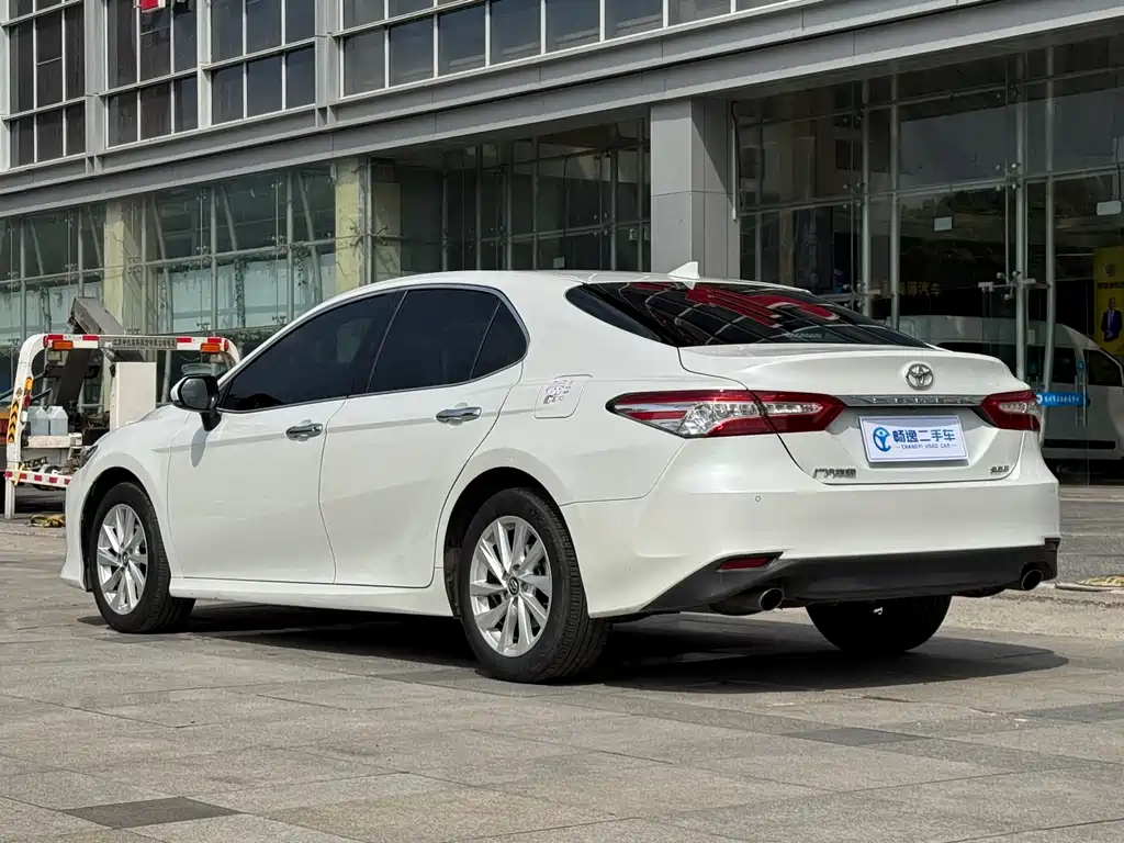 Toyota Camry 2022 — фото 6