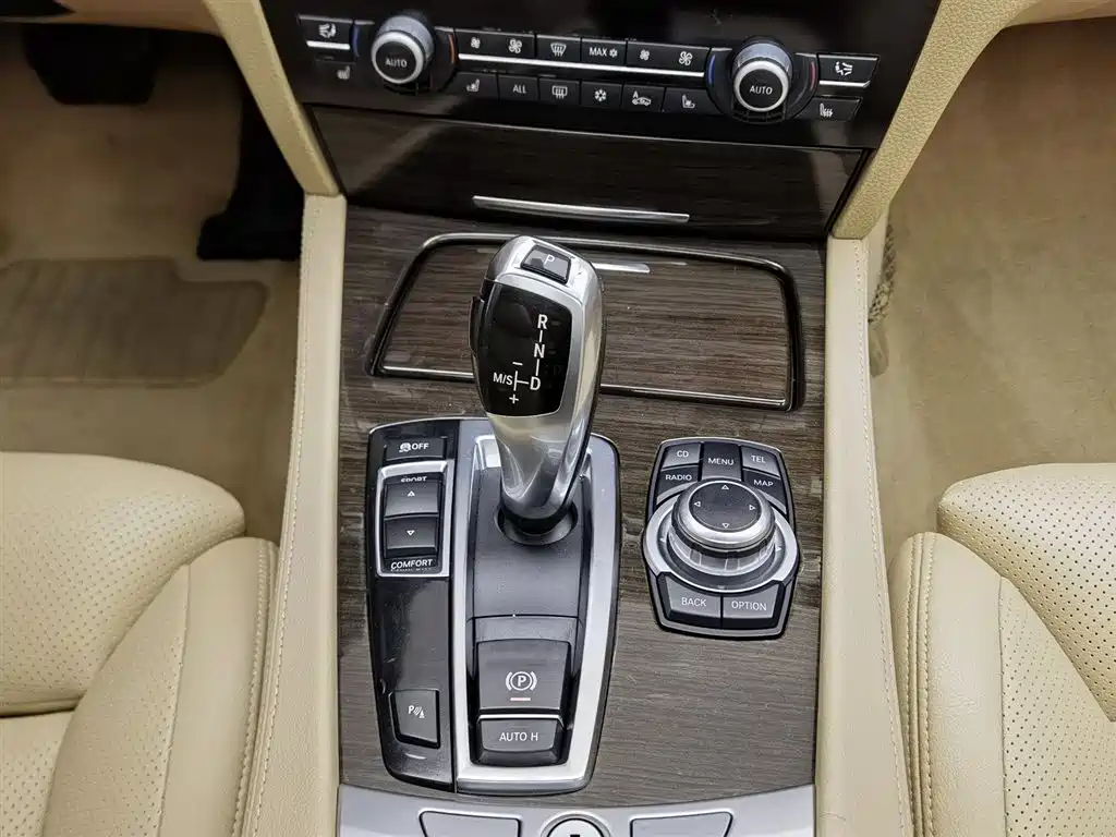 BMW 7 Series 2009 — фото 13
