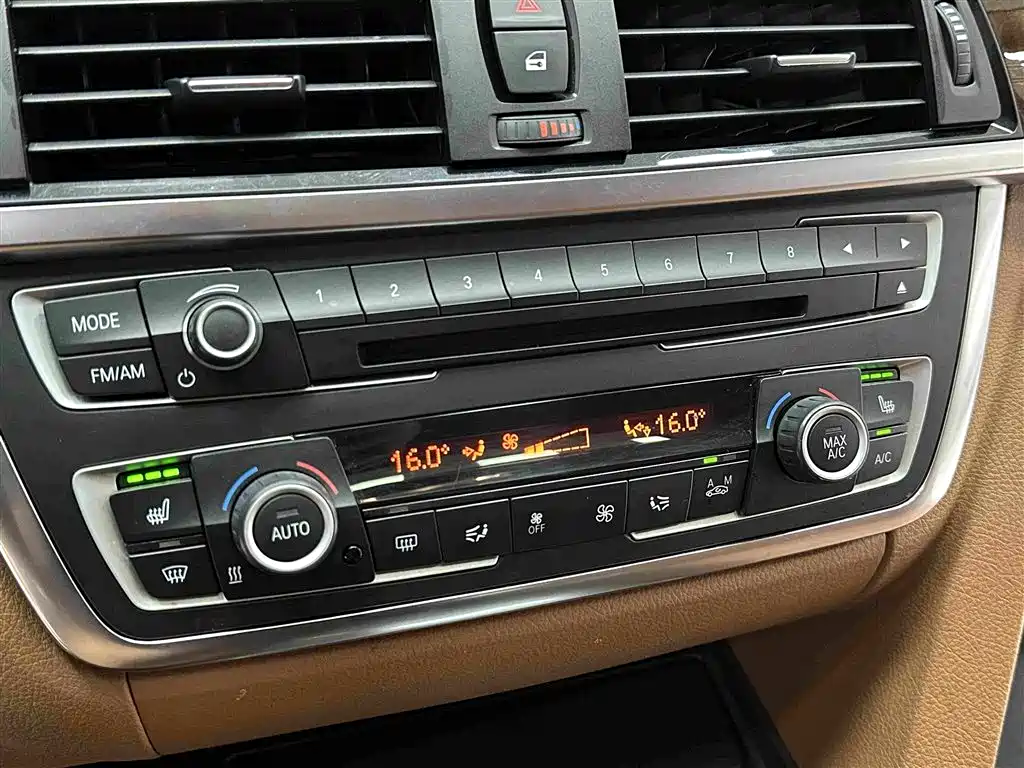 BMW 3 Series 2015 — фото 14