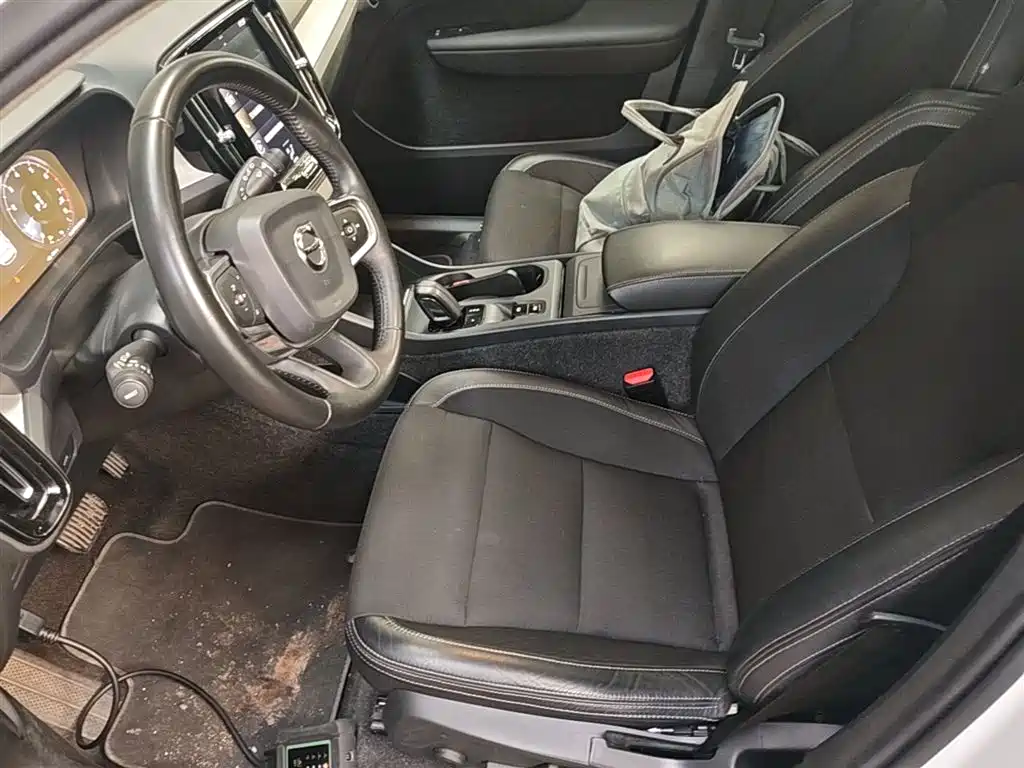 Volvo XC40 2020 — фото 15