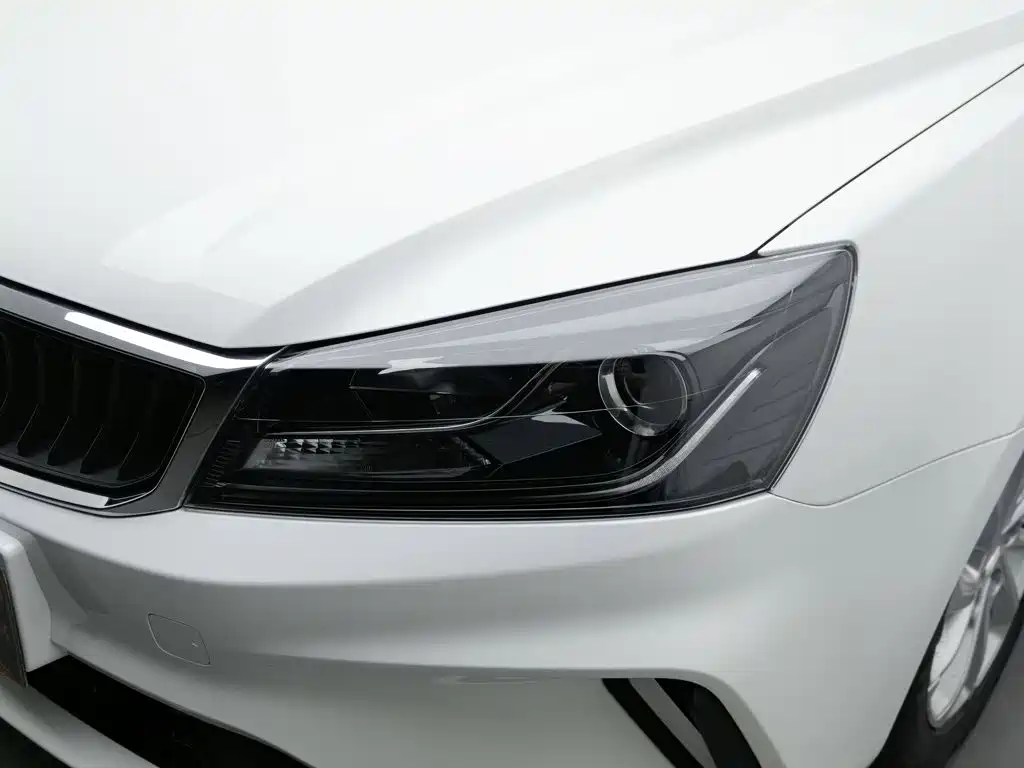Geely Emgrand 2021