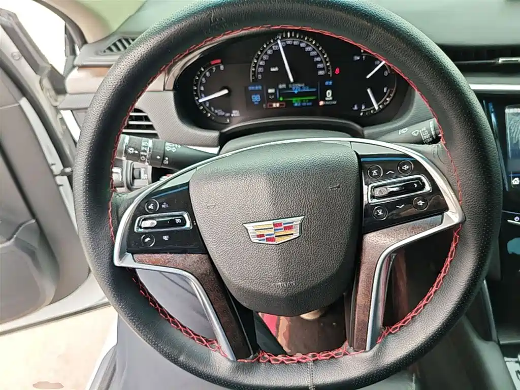 Cadillac XTS 2018 — фото 11