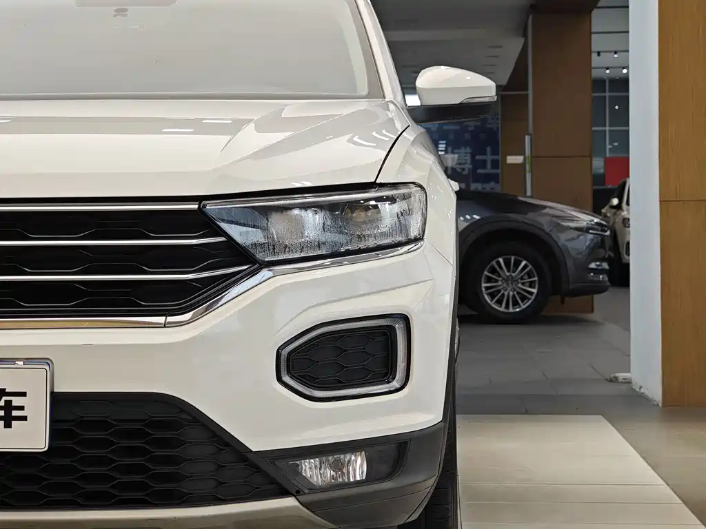 Volkswagen T-Roc 2019 — фото 2